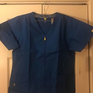 Brand new wonder wink scrub top